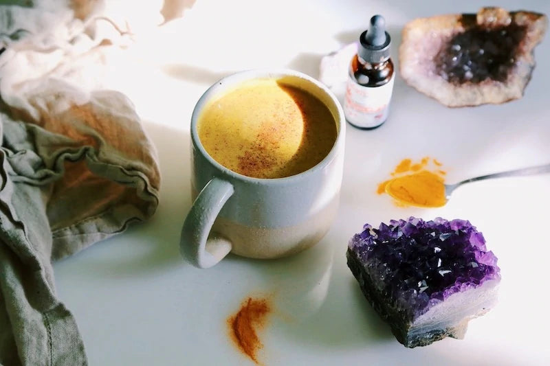 A Plant-Based CBD-Infused Golden Turmeric Latte to Take the Edge Off o – rawmio.com