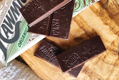 Essential Mint Chocolate Bar (70% Cacao): A Refreshing Indulgence for the Senses
